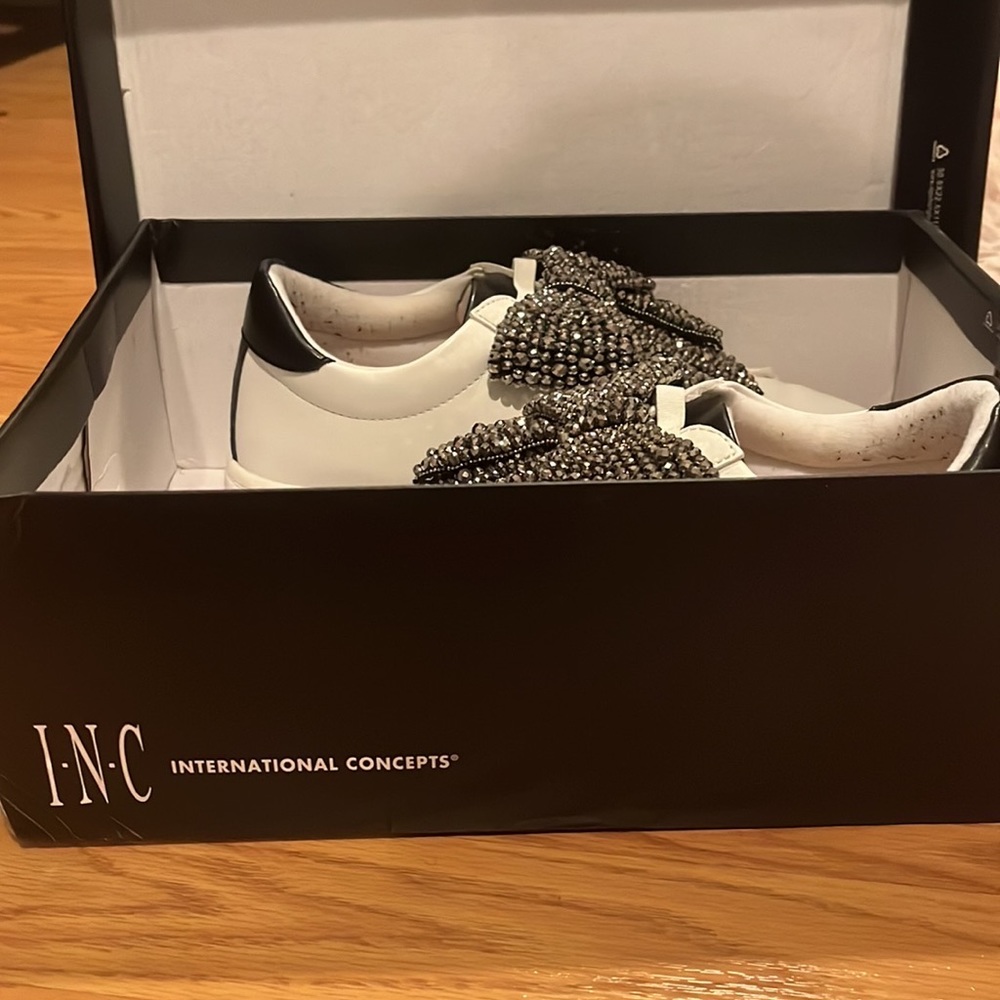 INC BELINE BOW SNEAKERS size 7.5M